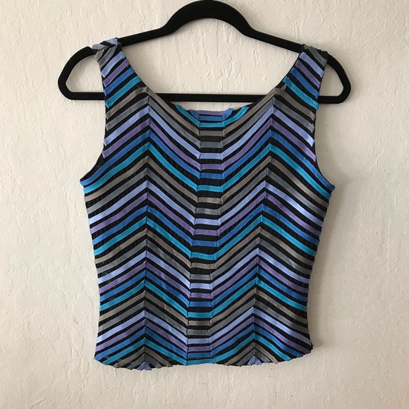 Gorgeous Top by ika - Picture 4 of 7